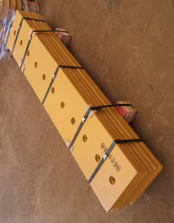 قام مصنعو Grader Blade باستبدال شفرات ممهدة الطرق الثقيلة 5D9558