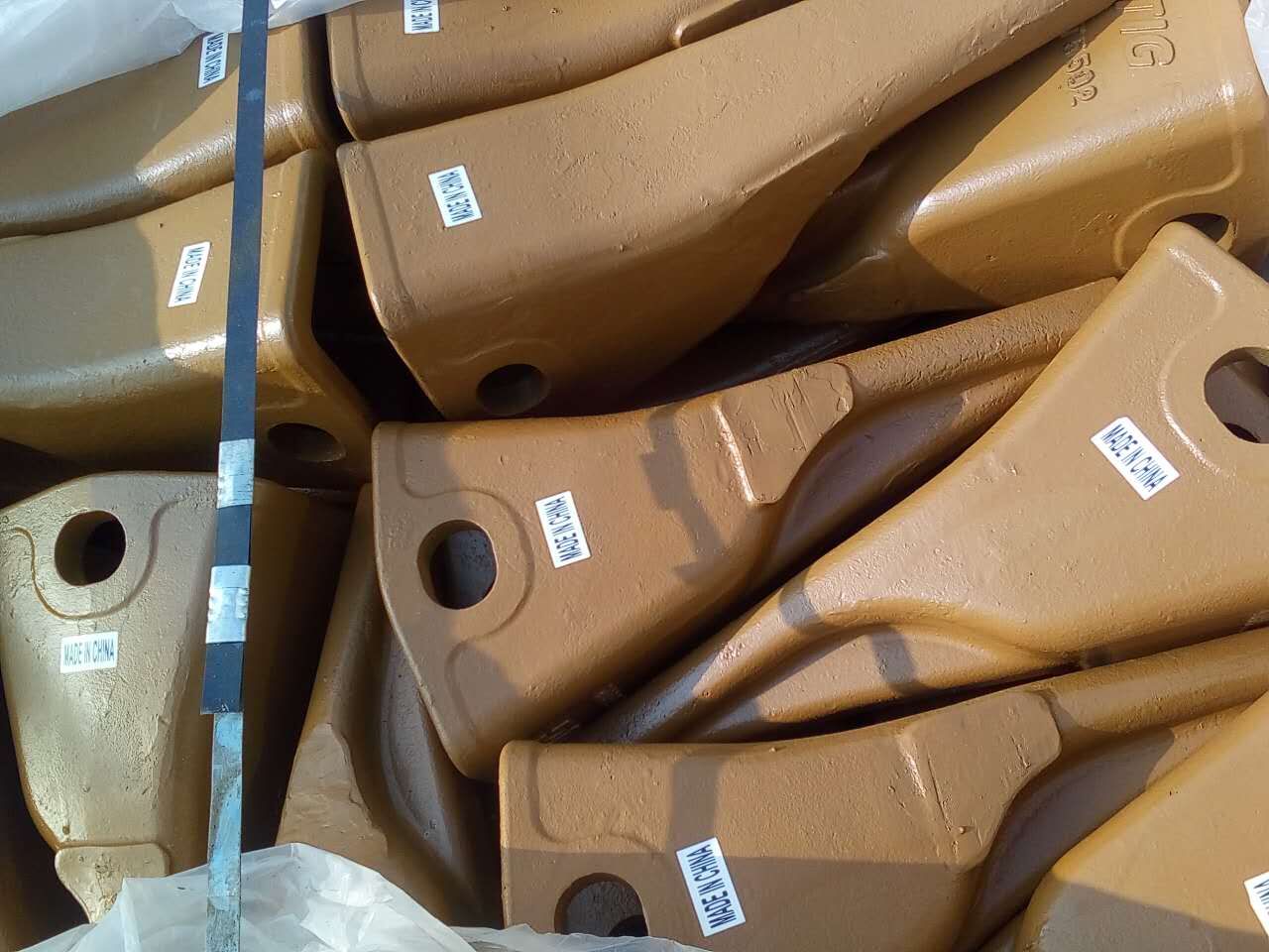 1U3352RC القط حفارة دلو الأسنان ماكينات دلو الأسنان