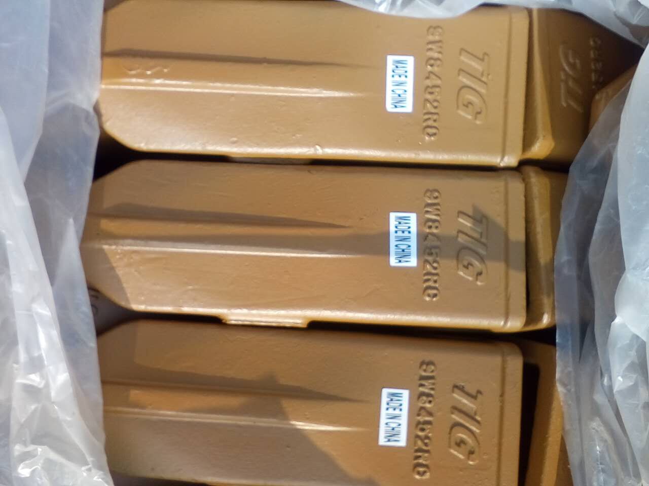 1U3352RC القط حفارة دلو الأسنان ماكينات دلو الأسنان